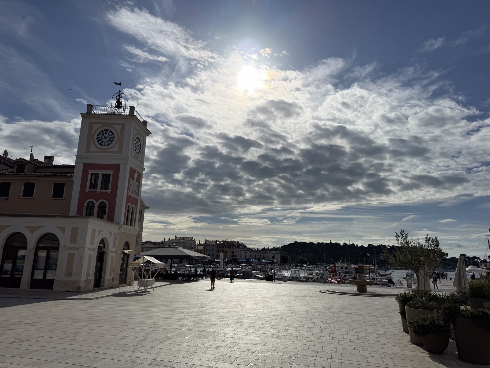 Piazza Tito con la torre dell’orologio